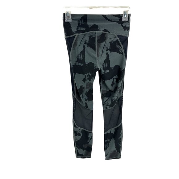 Under Armour Womens S HeatGear Compression Leggings Black Gray Camo Athletic - Picture 3 of 5